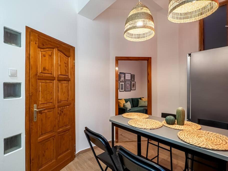 Mexicopo Apartment With Garage Budapest Bagian luar foto