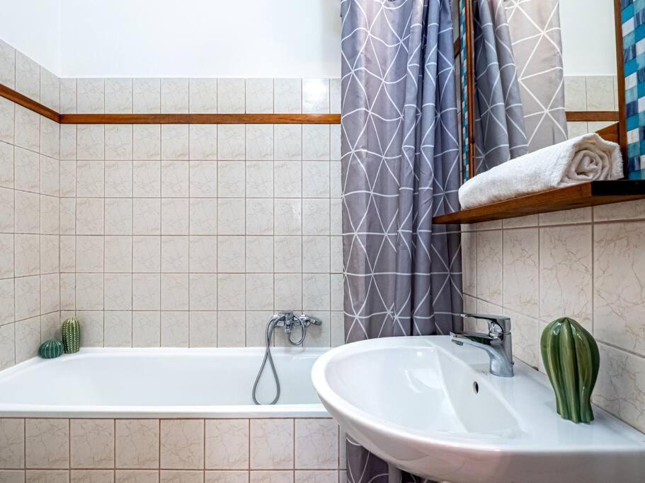 Mexicopo Apartment With Garage Budapest Bagian luar foto